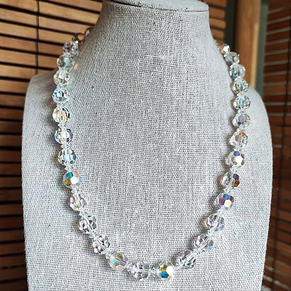 Heavily Faceted Vintage Clear Crystal Single Strand Necklace Strung on a Chain - Picture 12 of 13